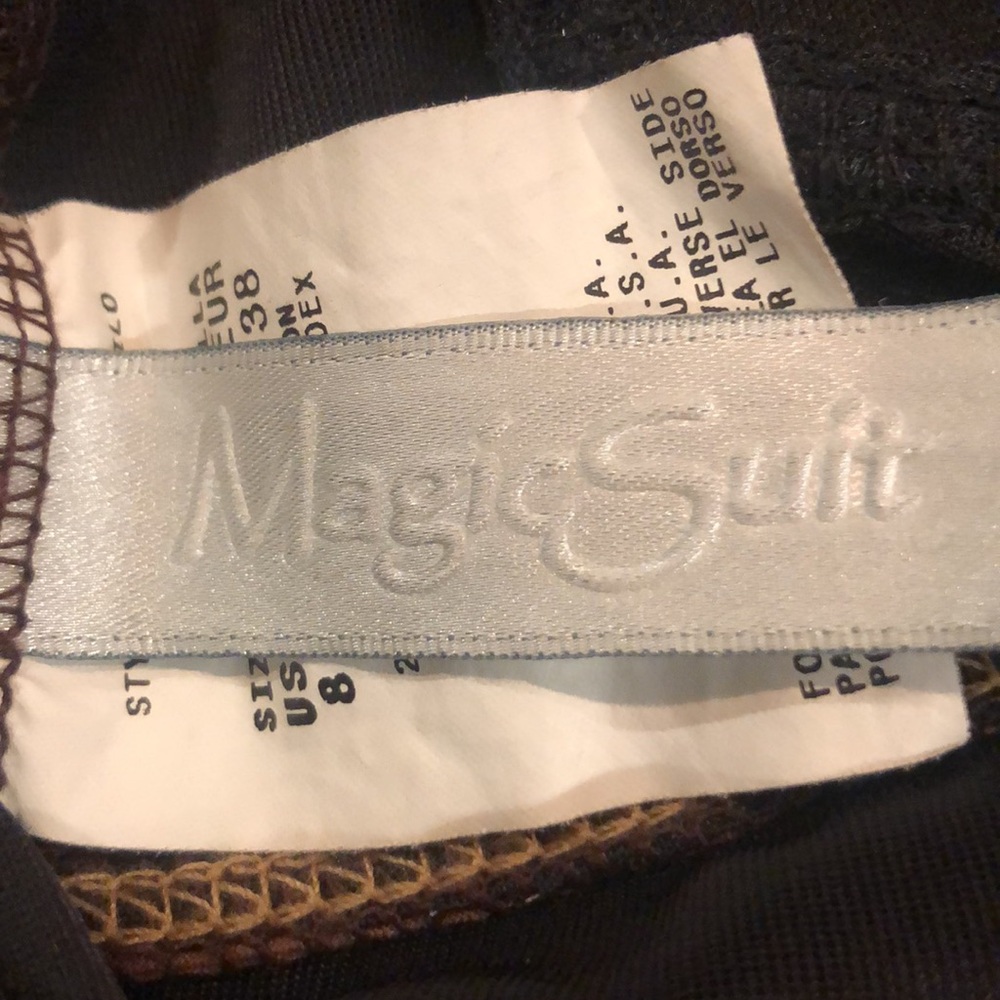 Magic Suit Brwn shirred 8 suit. Medium skirt - Picture 7 of 9
